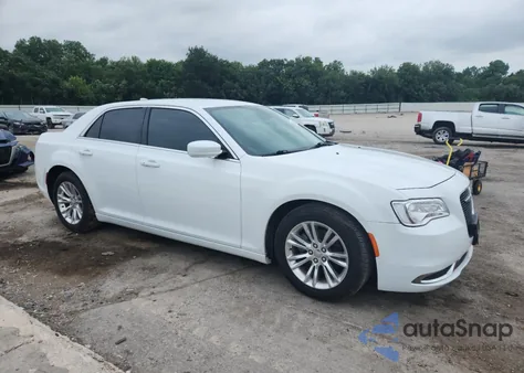 2017 Chrysler 300 Limited из США, поврежденный, VIN 2C3CCAAG2HH663586